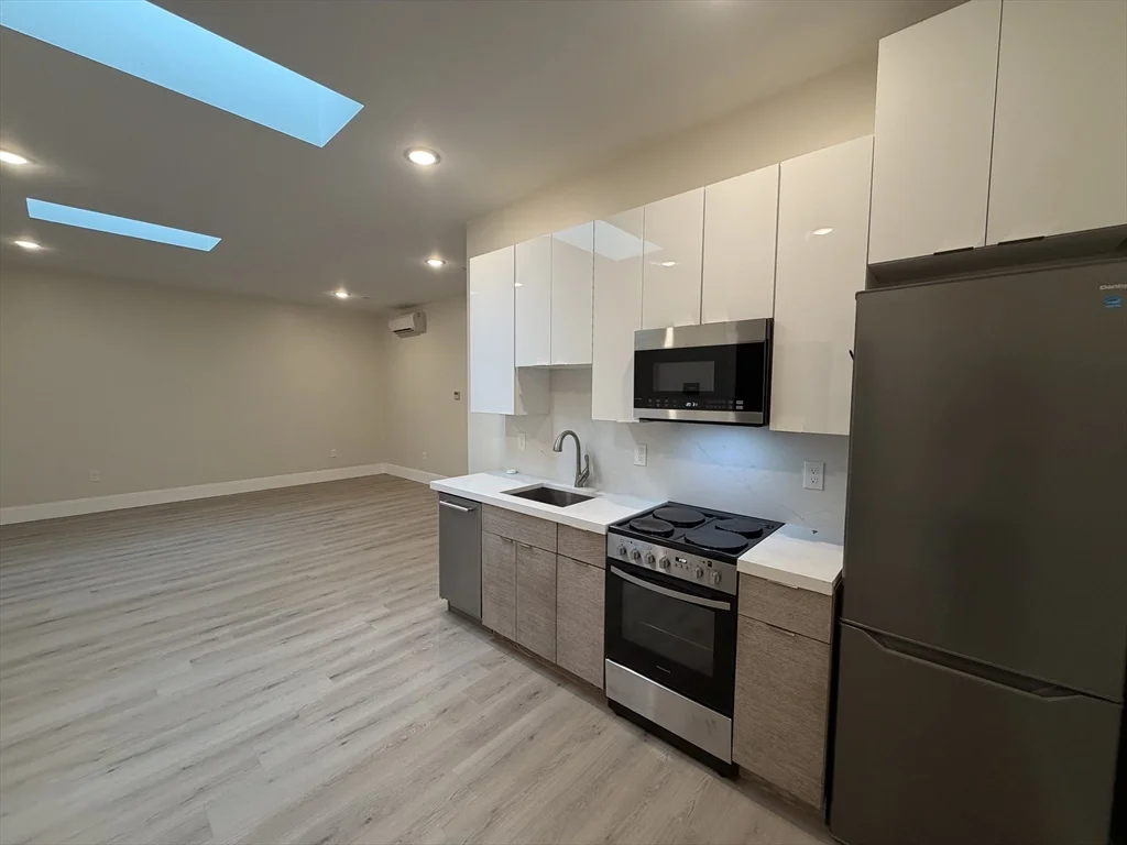 2 bed, 1 bath apartment for rent at 66 Emerson St Unit 303, Haverhill — photo 2 of 7