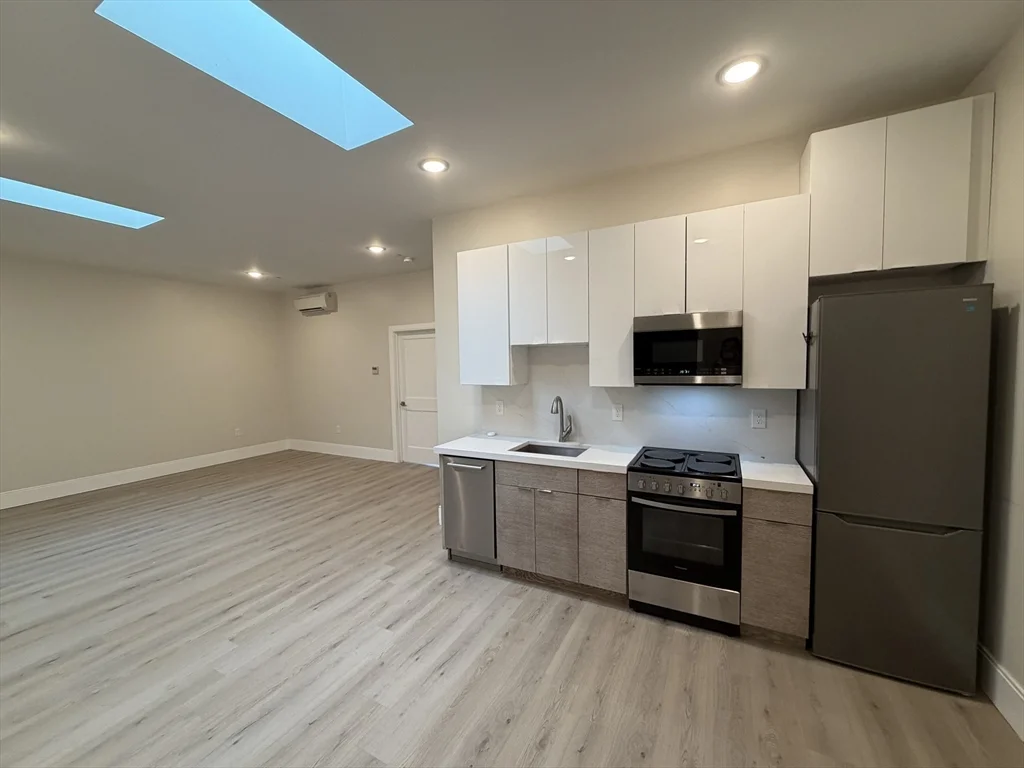 2 bed, 1 bath apartment for rent at 66 Emerson St Unit 303, Haverhill