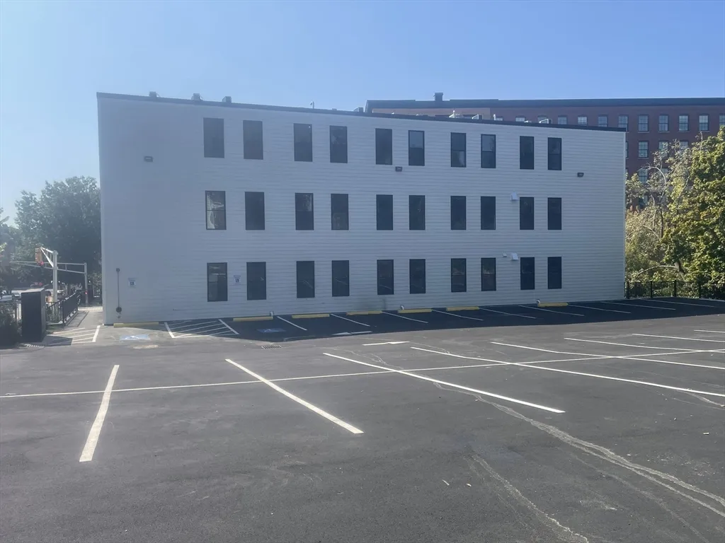 3 bed, 1 bath apartment for rent at 66 Emerson St Unit 306, Haverhill — photo 11 of 12