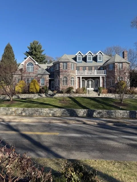 5 bed, 4+ bath apartment for rent at 66 Forest Ave Unit 0, West Newton — photo 1 of 21