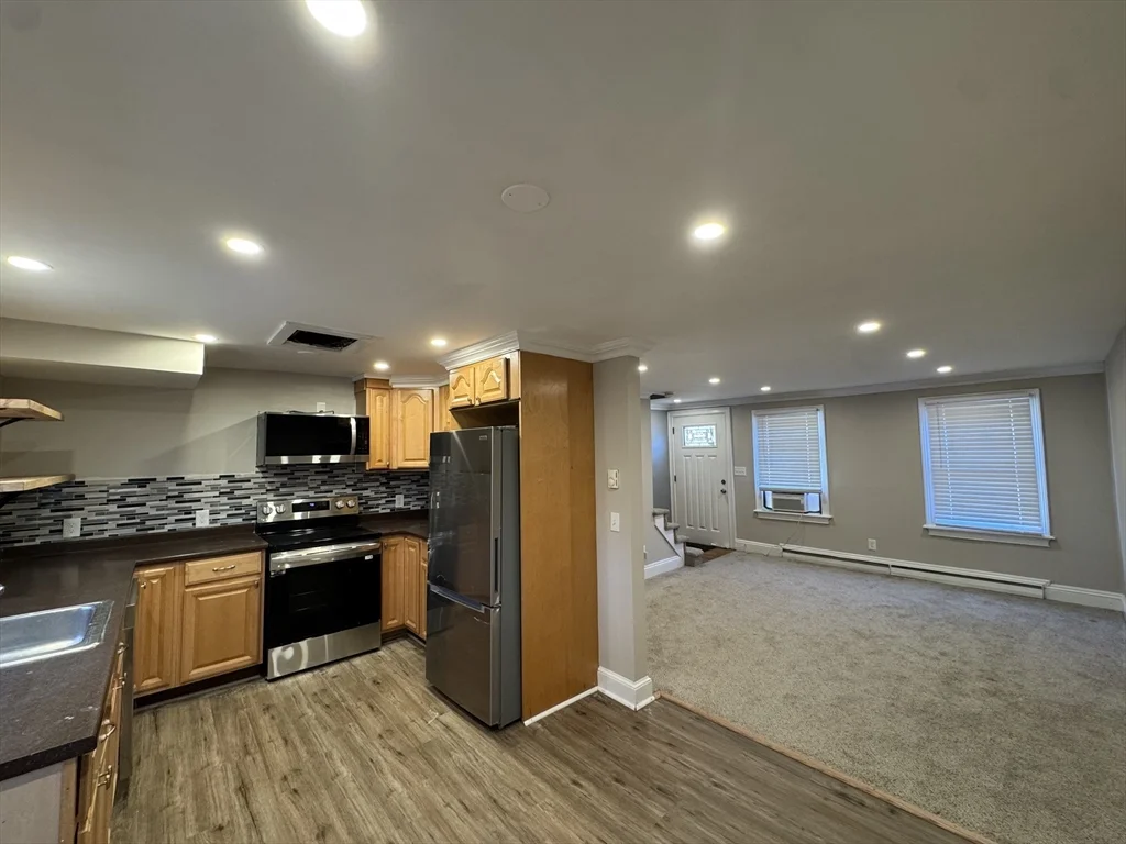 2 bed, 1 bath apartment for rent at 66 Gardner St Unit A, Rockland — photo 1 of 10