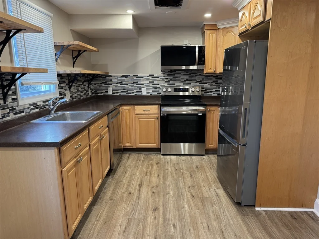 2 bed, 1 bath apartment for rent at 66 Gardner St Unit A, Rockland — photo 3 of 10