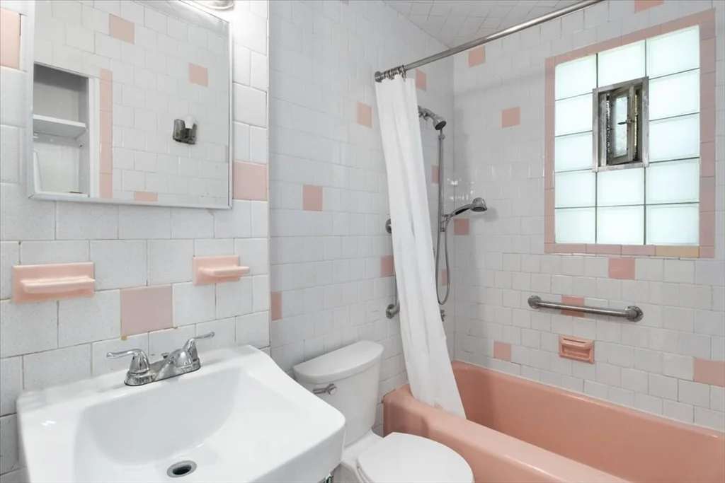 3 bed, 1 bath apartment for rent at 66 Garfield Ave Unit 1, Hyde Park — photo 26 of 32