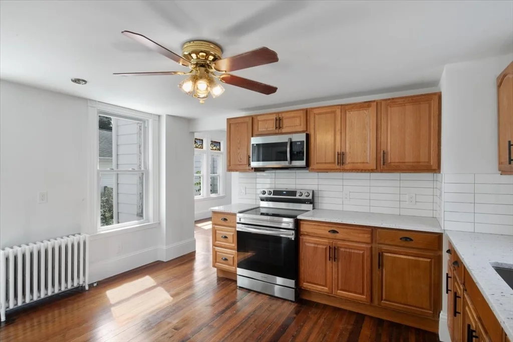3 bed, 1 bath apartment for rent at 66 Garfield Ave Unit 1, Hyde Park — photo 2 of 32