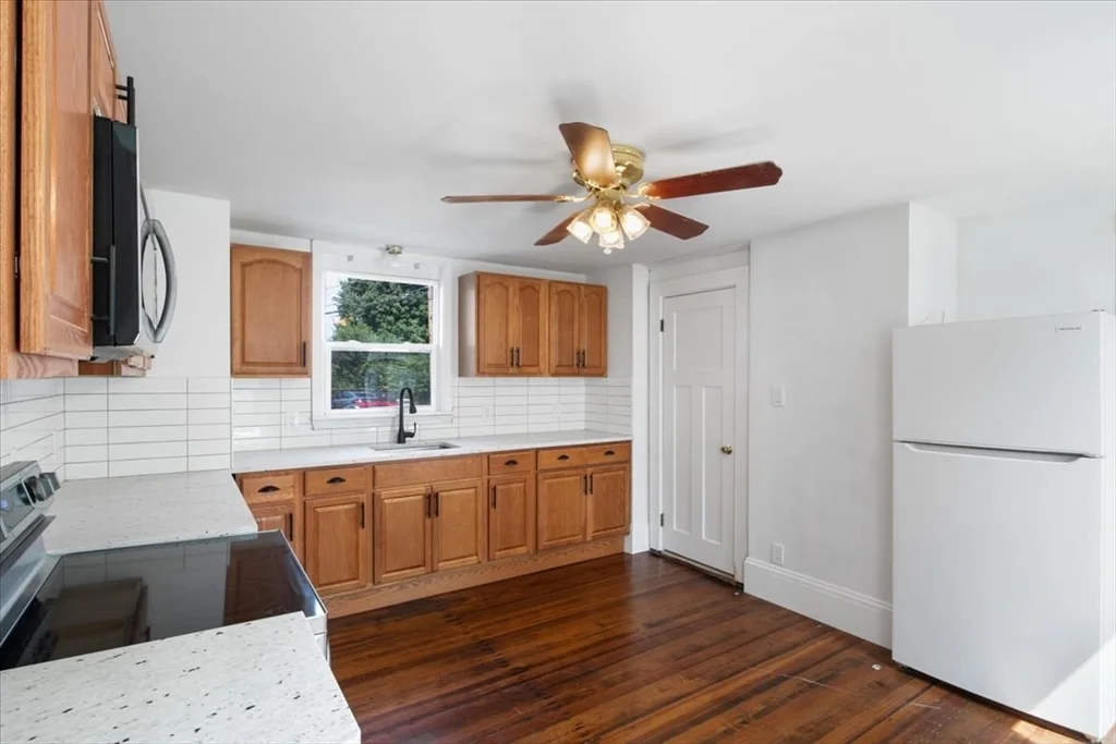 3 bed, 1 bath apartment for rent at 66 Garfield Ave Unit 1, Hyde Park — photo 6 of 32