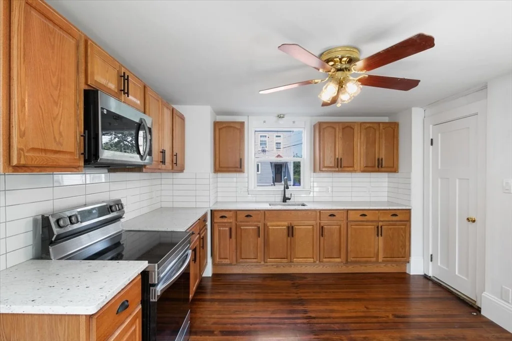 3 bed, 1 bath apartment for rent at 66 Garfield Ave Unit 1, Hyde Park — photo 4 of 32