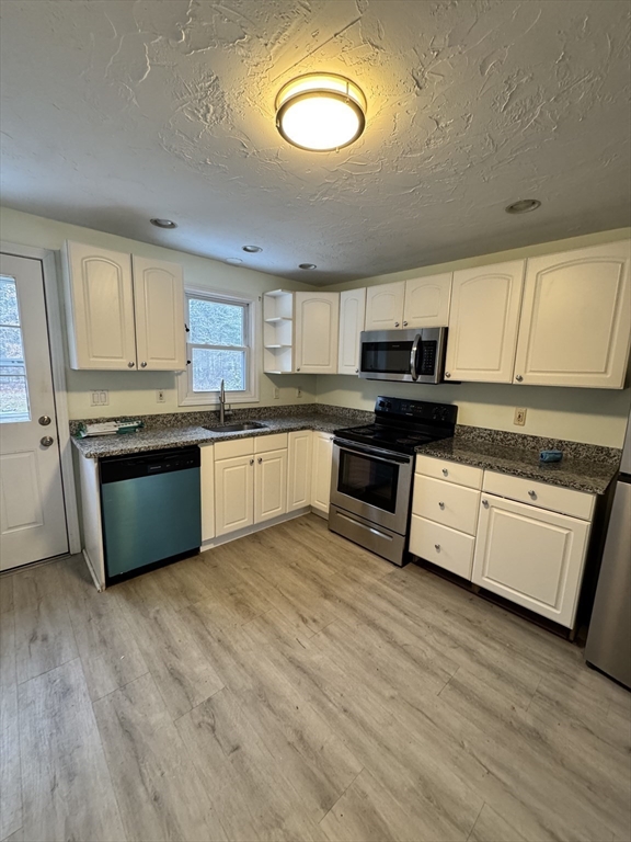 3 bed, 1 bath apartment for rent at 66 Green Unit 66, Foxboro — photo 12 of 23