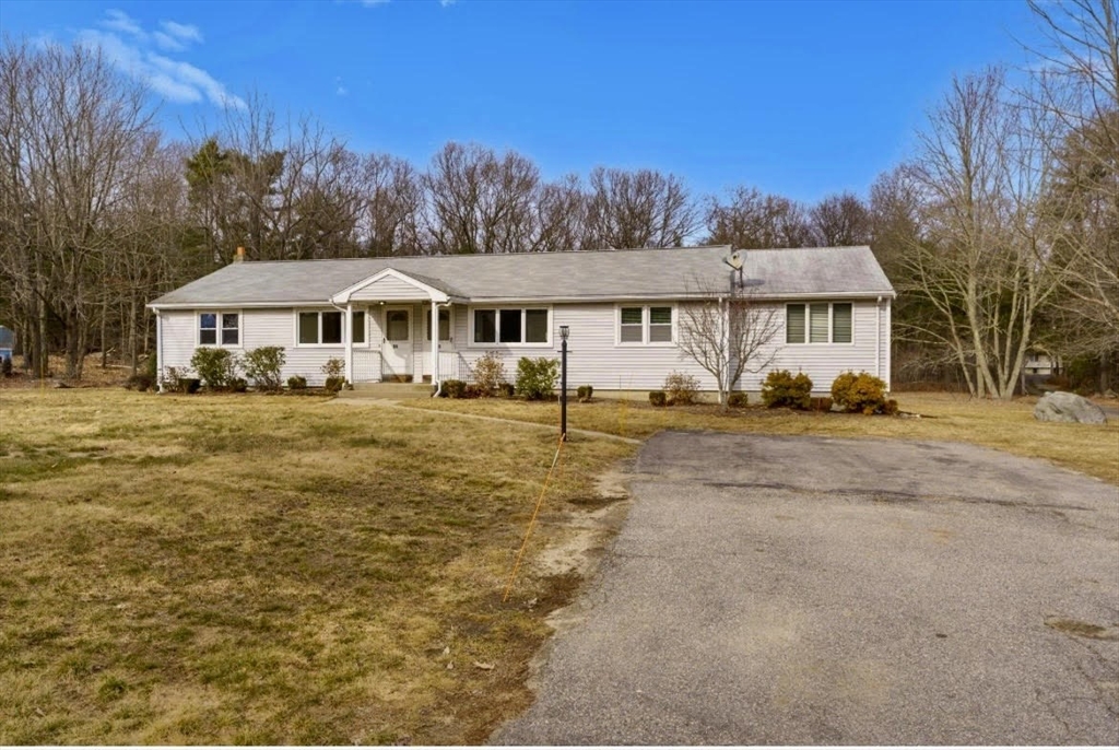 3 bed, 1 bath apartment for rent at 66 Green Unit 66, Foxboro — photo 8 of 23