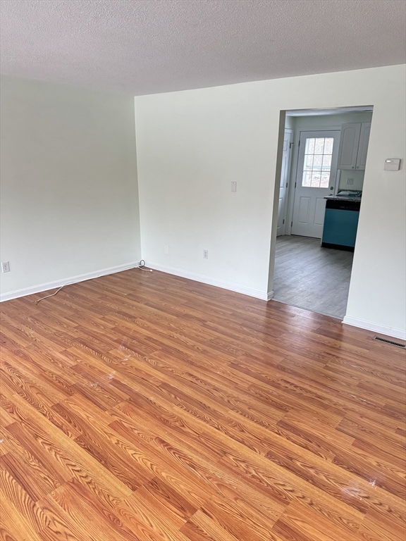 3 bed, 1 bath apartment for rent at 66 Green Unit 66, Foxboro — photo 17 of 23