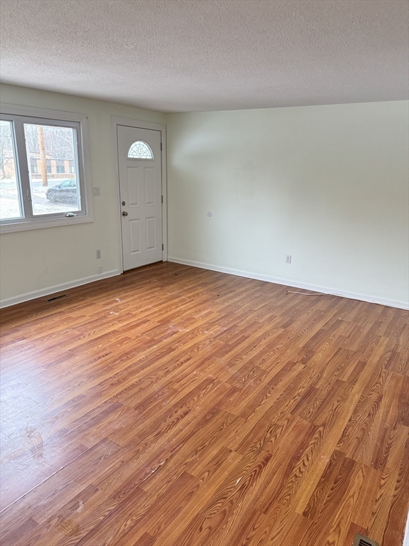 3 bed, 1 bath apartment for rent at 66 Green Unit 66, Foxboro — photo 18 of 23