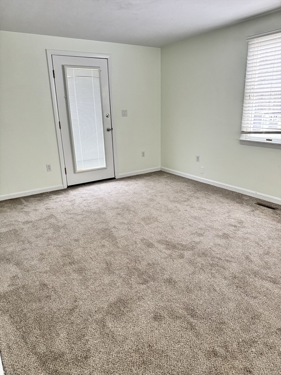 3 bed, 1 bath apartment for rent at 66 Green Unit 66, Foxboro — photo 21 of 23