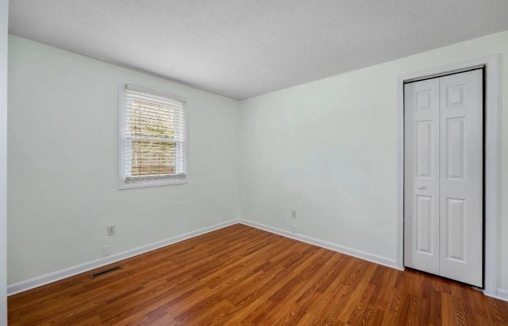 3 bed, 1 bath apartment for rent at 66 Green Unit 66, Foxboro — photo 14 of 23