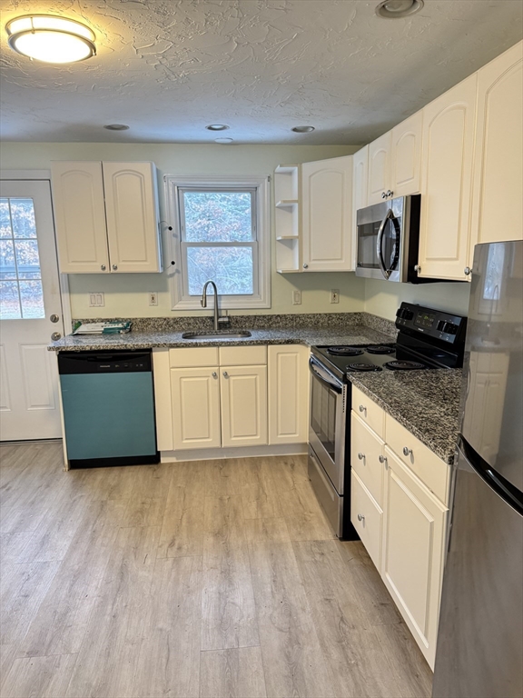 3 bed, 1 bath apartment for rent at 66 Green Unit 66, Foxboro — photo 9 of 23