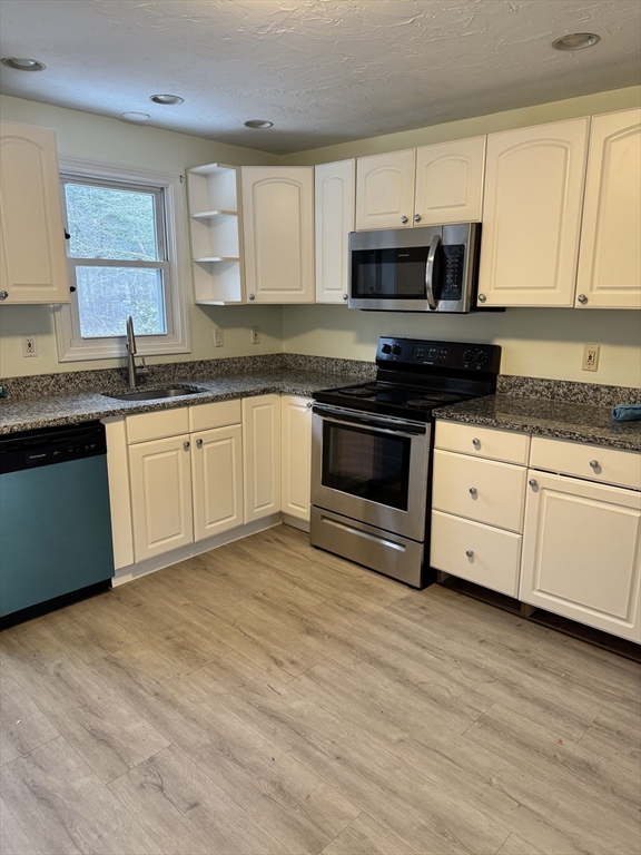 3 bed, 1 bath apartment for rent at 66 Green Unit 66, Foxboro — photo 13 of 23