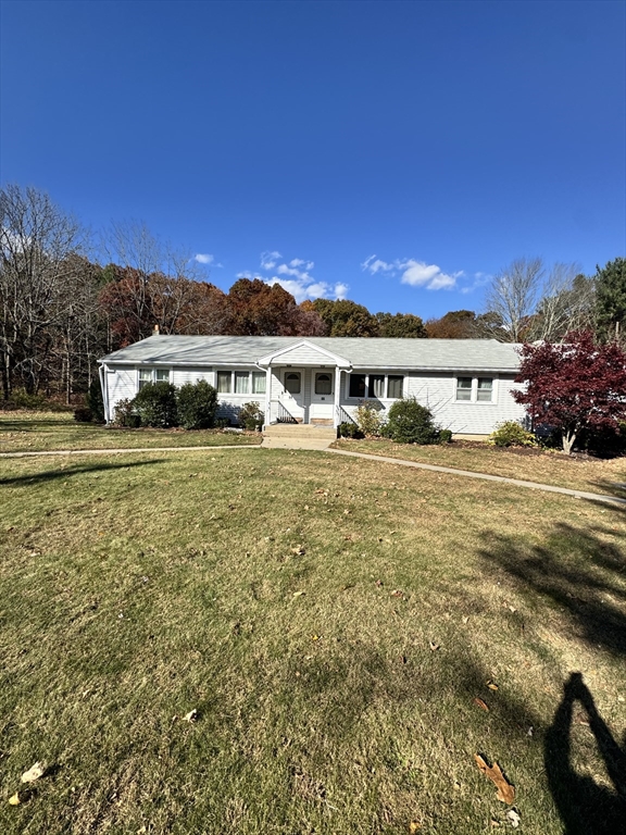 3 bed, 1 bath apartment for rent at 66 Green Unit 66, Foxboro — photo 4 of 23