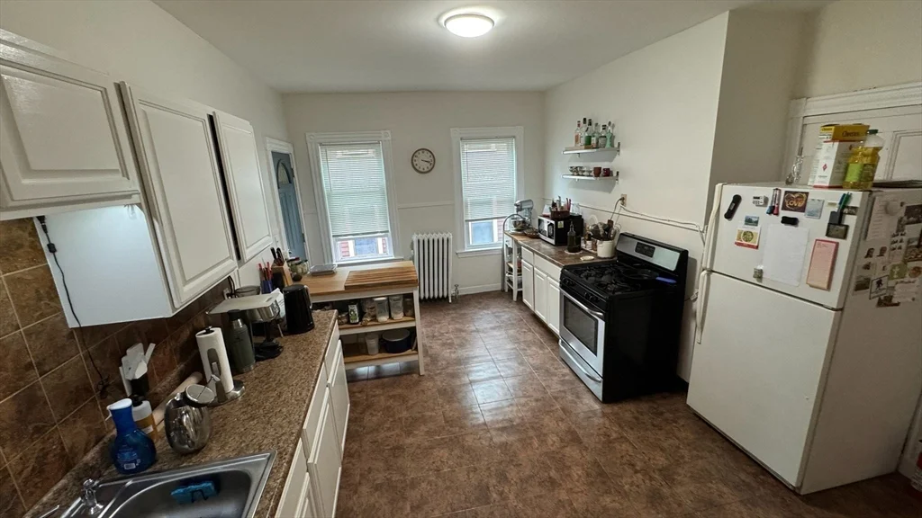 3 bed, 1 bath apartment for rent at 66 Hall Ave Unit 2, Powder House Square — photo 18 of 22