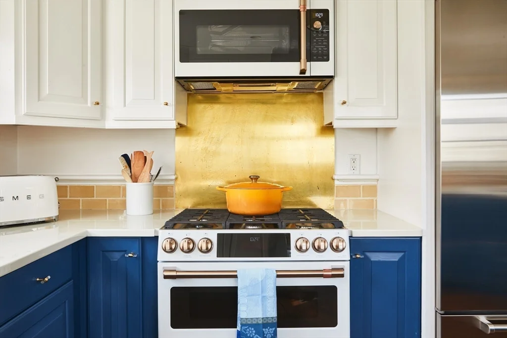 4 bed, 3 bath apartment for rent at 66 Hulbert Ave, Nantucket — photo 12 of 38