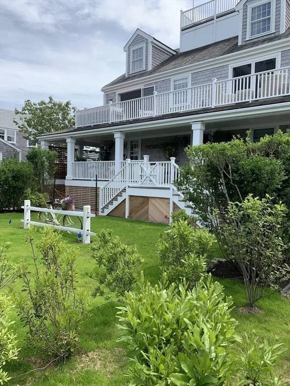 4 bed, 3 bath apartment for rent at 66 Hulbert Ave, Nantucket — photo 31 of 38