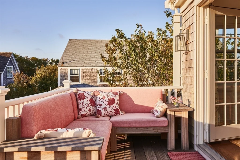 4 bed, 3 bath apartment for rent at 66 Hulbert Ave, Nantucket — photo 10 of 38