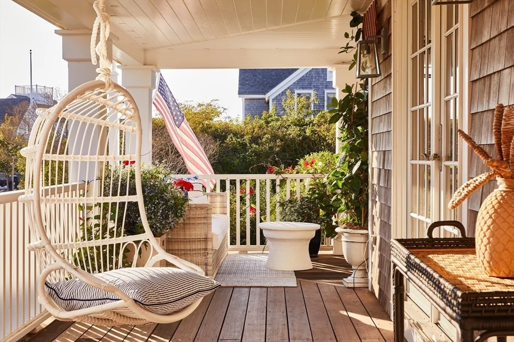 4 bed, 3 bath apartment for rent at 66 Hulbert Ave, Nantucket — photo 3 of 38