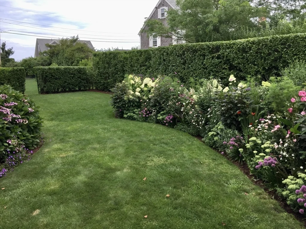 6 bed, 3 bath apartment for rent at 66 Hulbert Avenue North House, Nantucket — photo 20 of 22