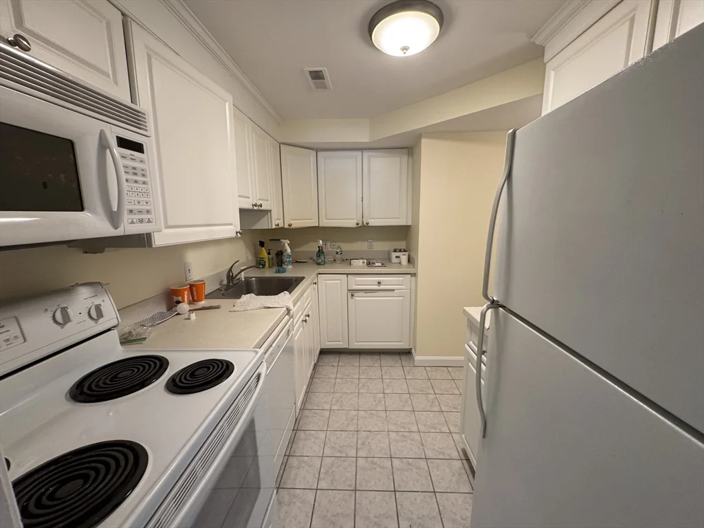 2 bed, 1 bath apartment for rent at 66 Jericho Rd Unit 66, Weston — photo 3 of 10