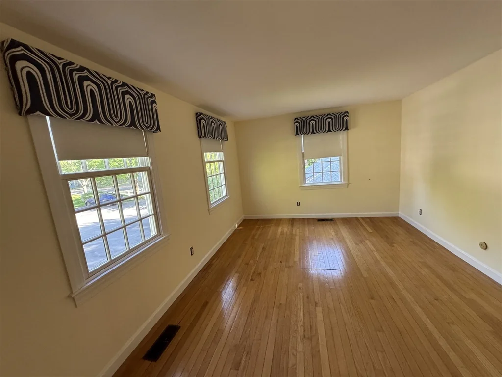 2 bed, 1 bath apartment for rent at 66 Jericho Rd Unit 66, Weston — photo 4 of 10