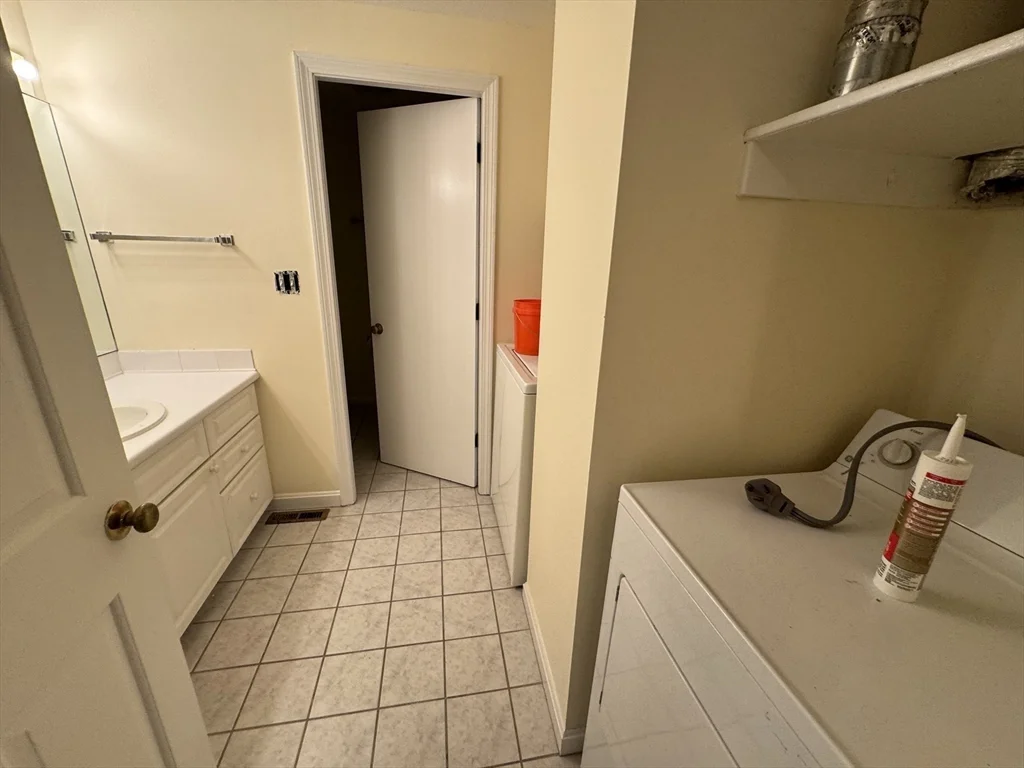 2 bed, 1 bath apartment for rent at 66 Jericho Rd Unit 66, Weston — photo 7 of 10