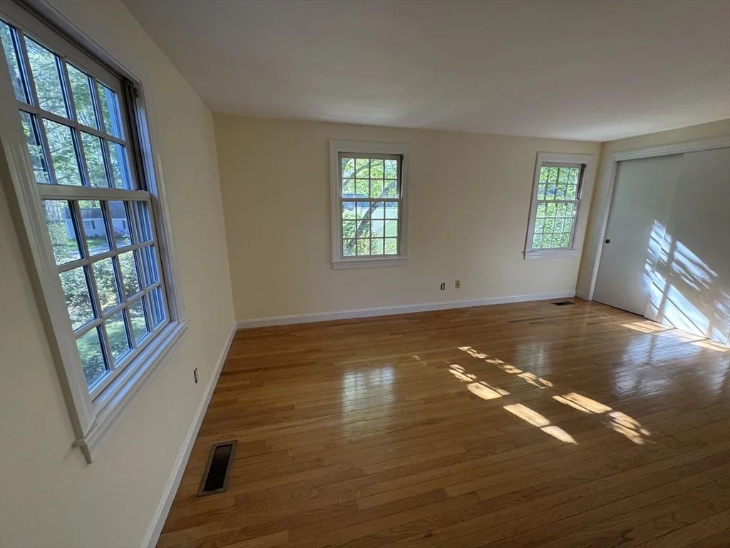 2 bed, 1 bath apartment for rent at 66 Jericho Rd Unit 66, Weston — photo 5 of 10