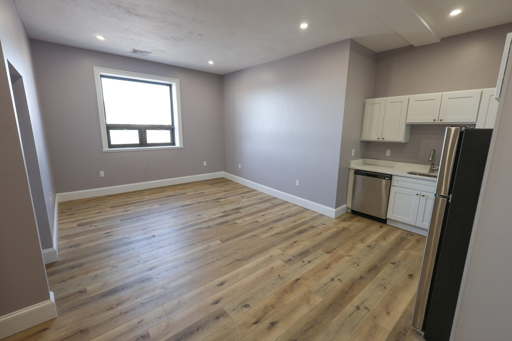 1 bed, 1 bath apartment for rent at 66 Main St Unit 3B, Taunton — photo 2 of 17