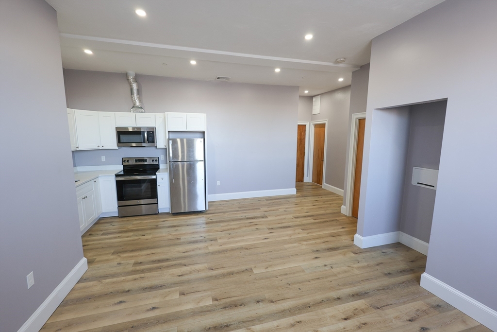 1 bed, 1 bath apartment for rent at 66 Main St Unit 3B, Taunton — photo 3 of 17