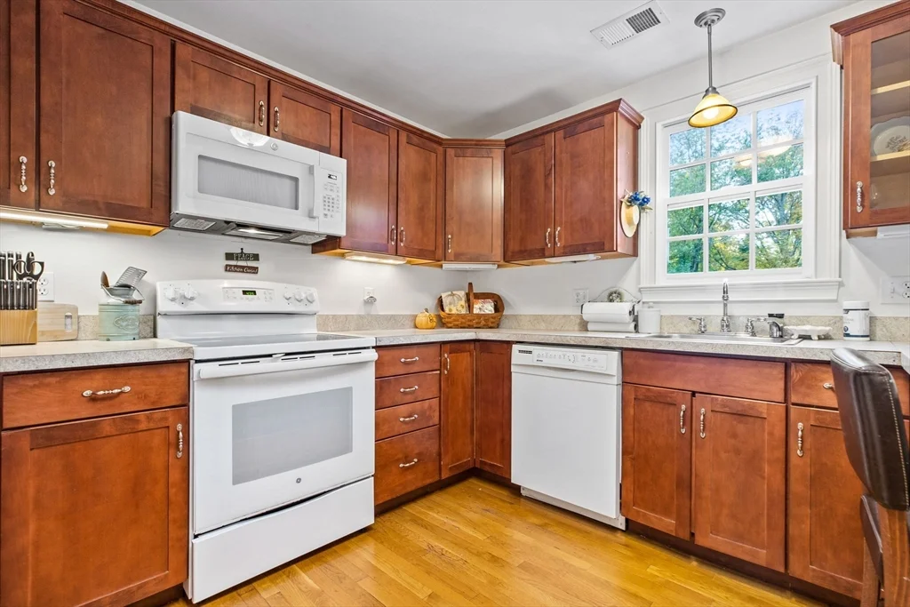 3 bed, 2 bath apartment for rent at 66 Mann Lot Rd Unit R, Scituate — photo 5 of 23