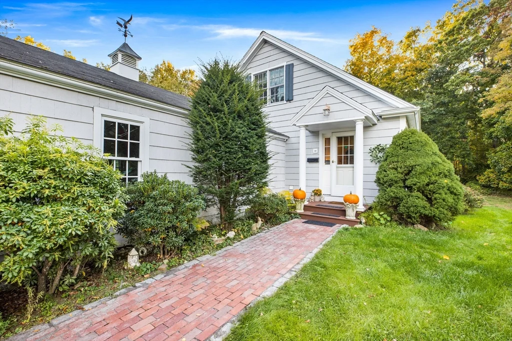 3 bed, 2 bath apartment for rent at 66 Mann Lot Rd Unit R, Scituate — photo 1 of 23