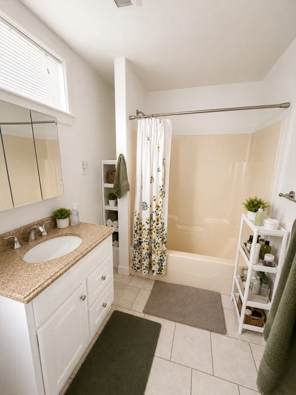 3 bed, 1 bath apartment for rent at 66 Mozart St Unit 2, Jamaica Plain — photo 8 of 9