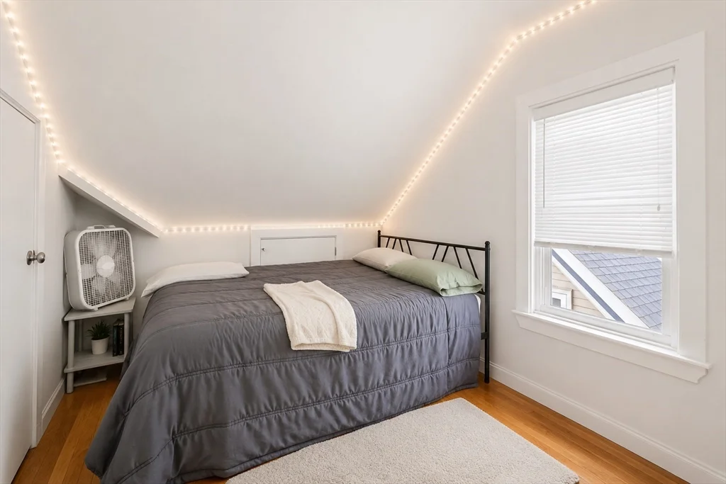 6 bed, 3 bath apartment for rent at 66 Mozart St Unit 3, Jamaica Plain — photo 9 of 11
