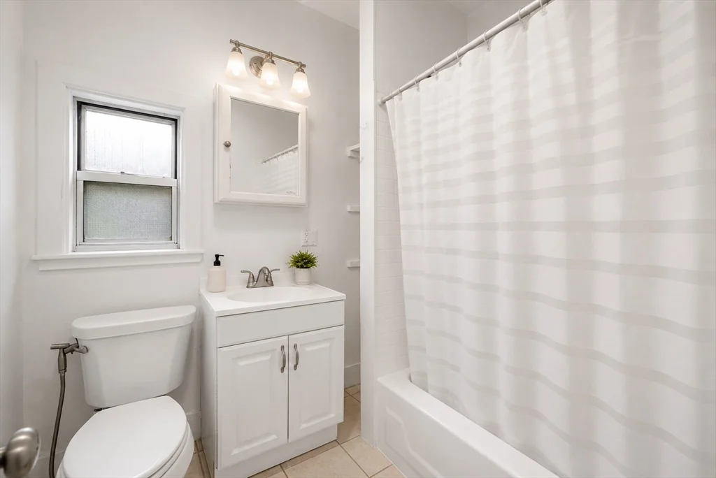 6 bed, 3 bath apartment for rent at 66 Mozart St Unit 3, Jamaica Plain — photo 5 of 11