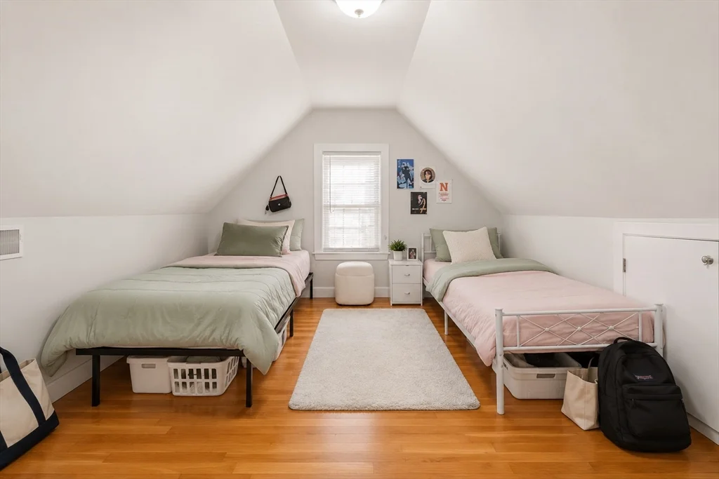 6 bed, 3 bath apartment for rent at 66 Mozart St Unit 3, Jamaica Plain — photo 8 of 11