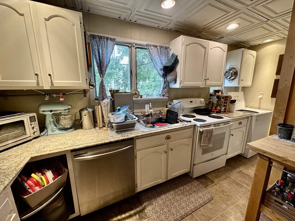 2 bed, 1 bath apartment for rent at 66 North St Unit 1, Somerville — photo 11 of 20
