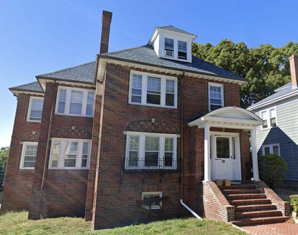 4 bed, 2 bath apartment for rent at 66 Nottinghill Unit 2, Brighton — photo 1 of 22
