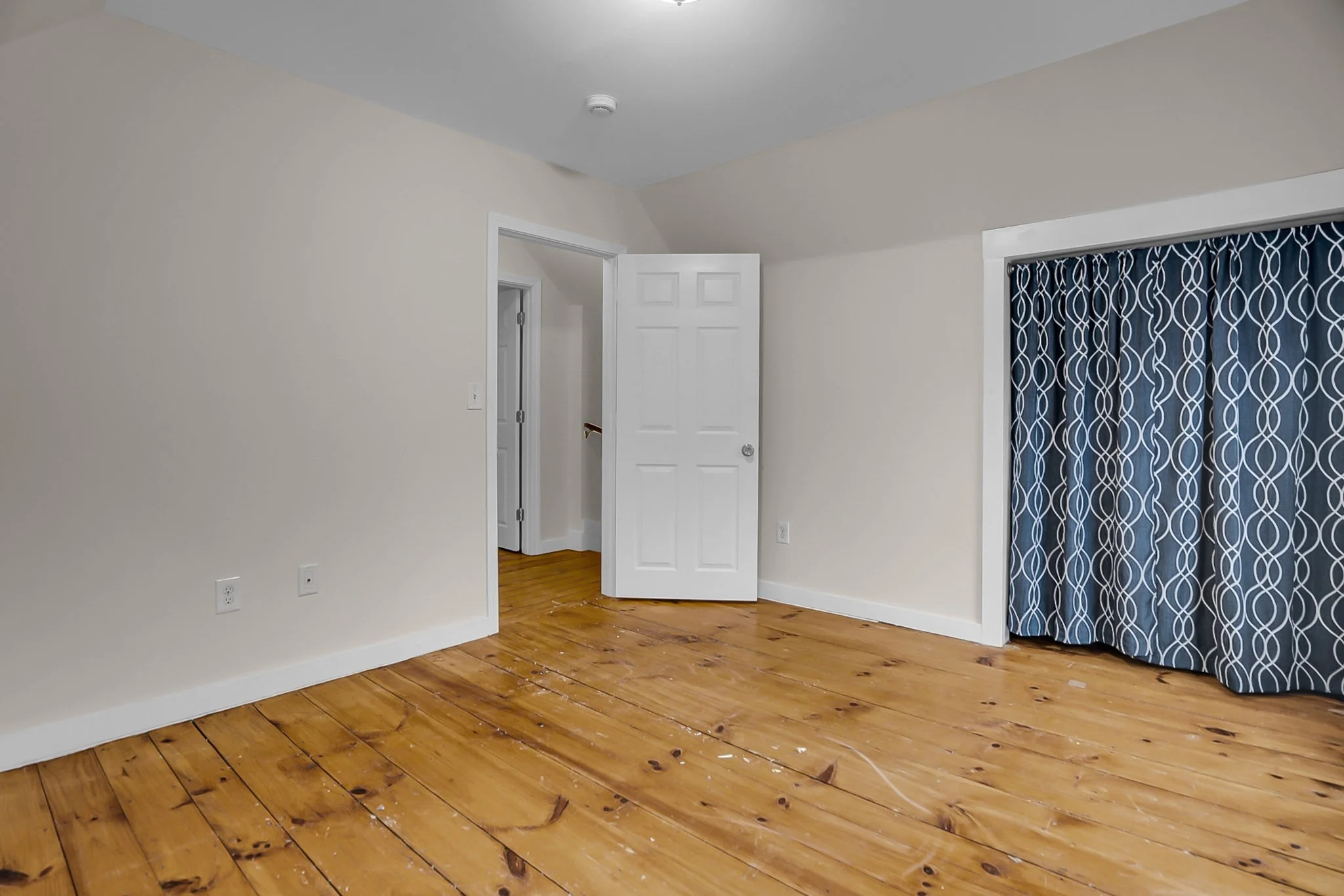 5 bed, 1 bath apartment for rent at 66 Pacific St Unit 2, Fitchburg — photo 14 of 19