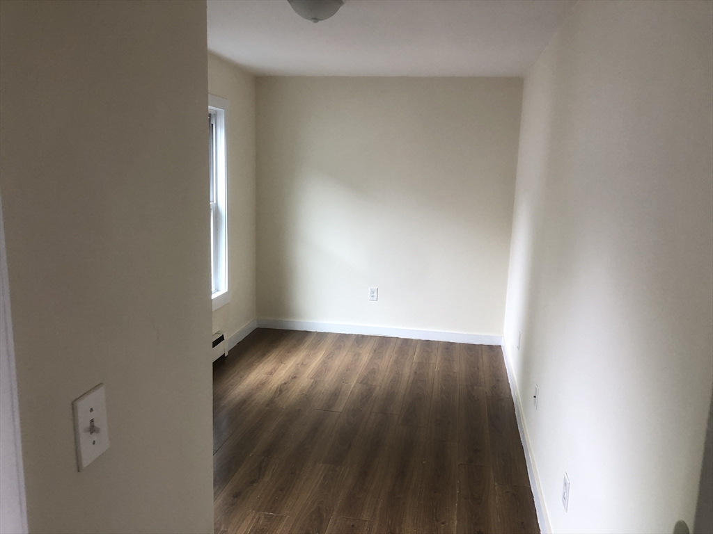 5 bed, 1 bath apartment for rent at 66 Pacific St Unit 2, Fitchburg — photo 8 of 19