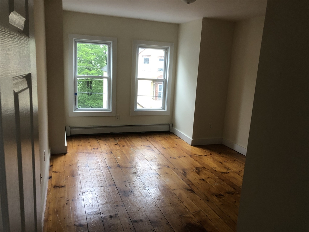 5 bed, 1 bath apartment for rent at 66 Pacific St Unit 2, Fitchburg — photo 6 of 19