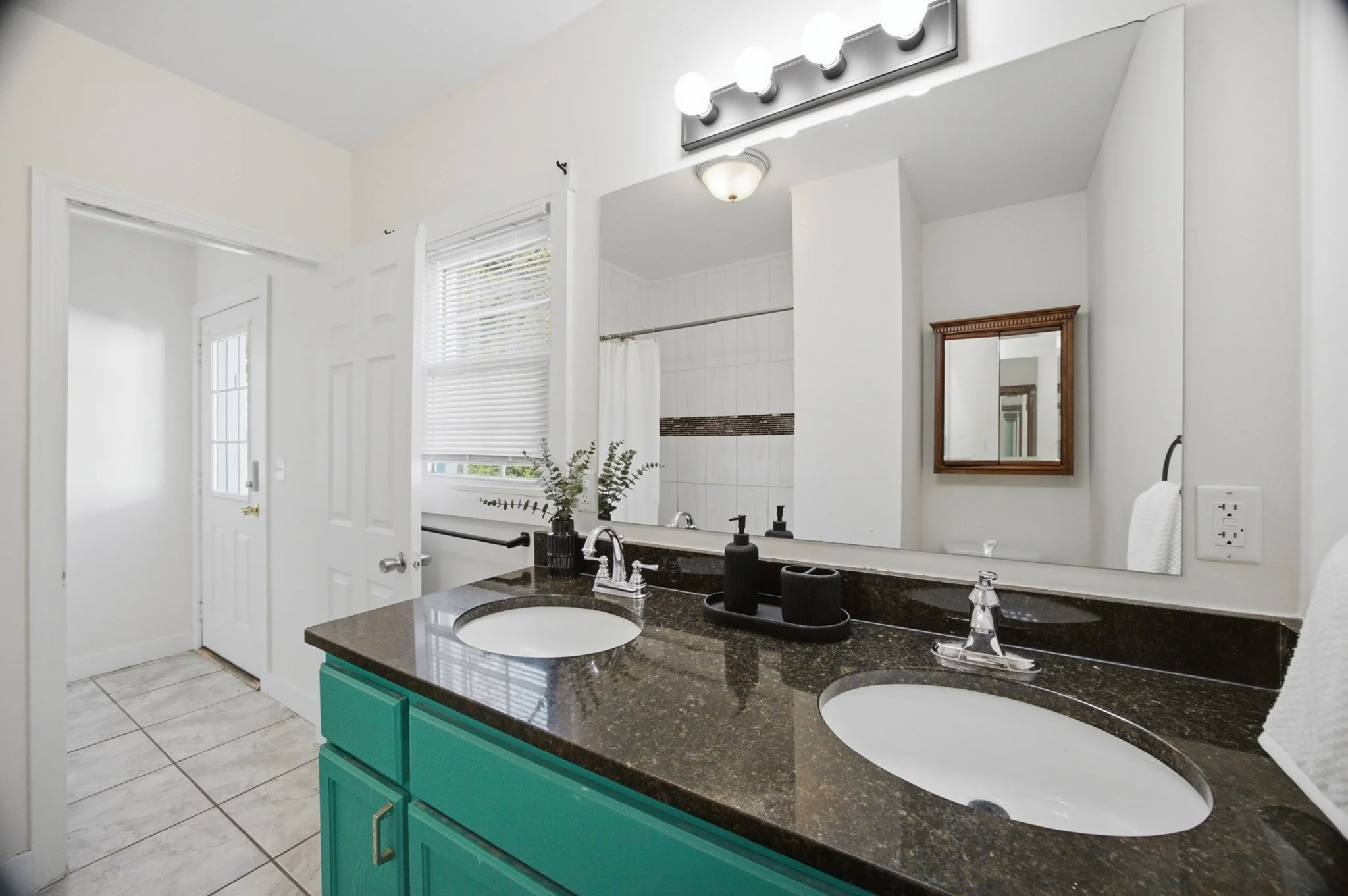 5 bed, 1 bath apartment for rent at 66 Pacific St Unit 2, Fitchburg — photo 5 of 36