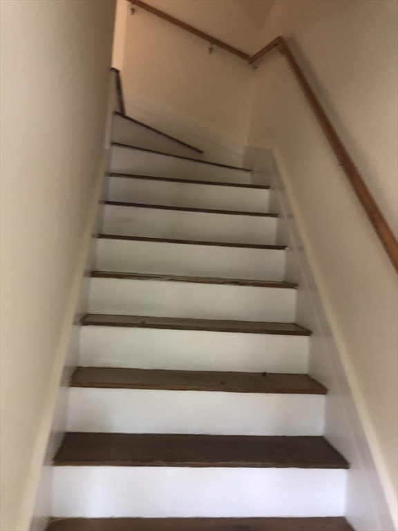 5 bed, 1 bath apartment for rent at 66 Pacific St Unit 2, Fitchburg — photo 13 of 19