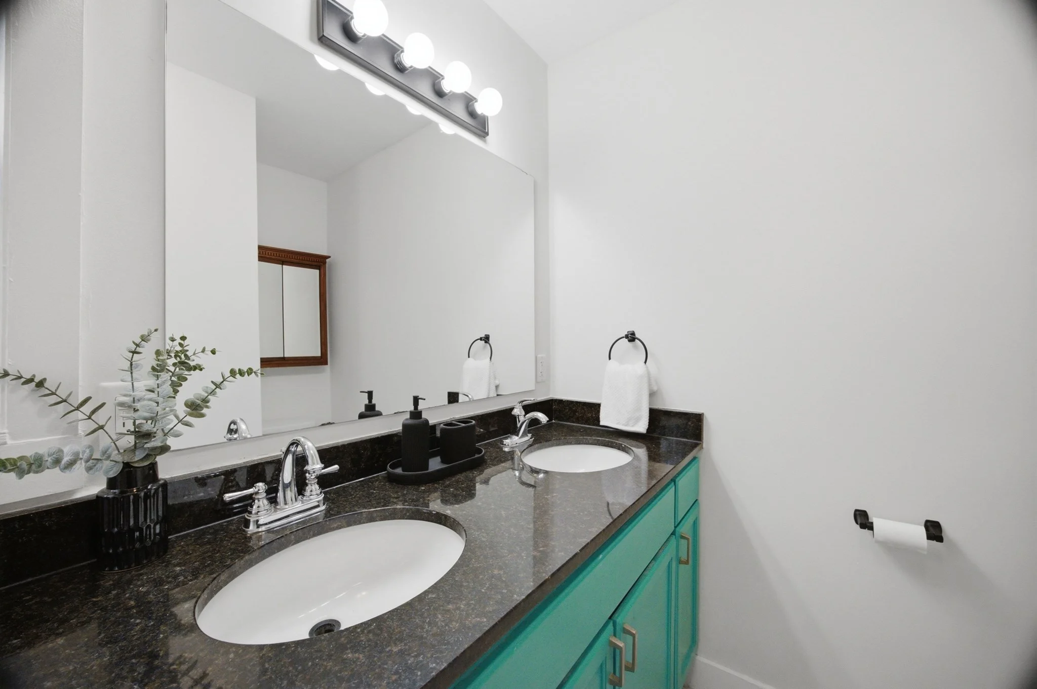 5 bed, 1 bath apartment for rent at 66 Pacific St Unit 2, Fitchburg — photo 4 of 36
