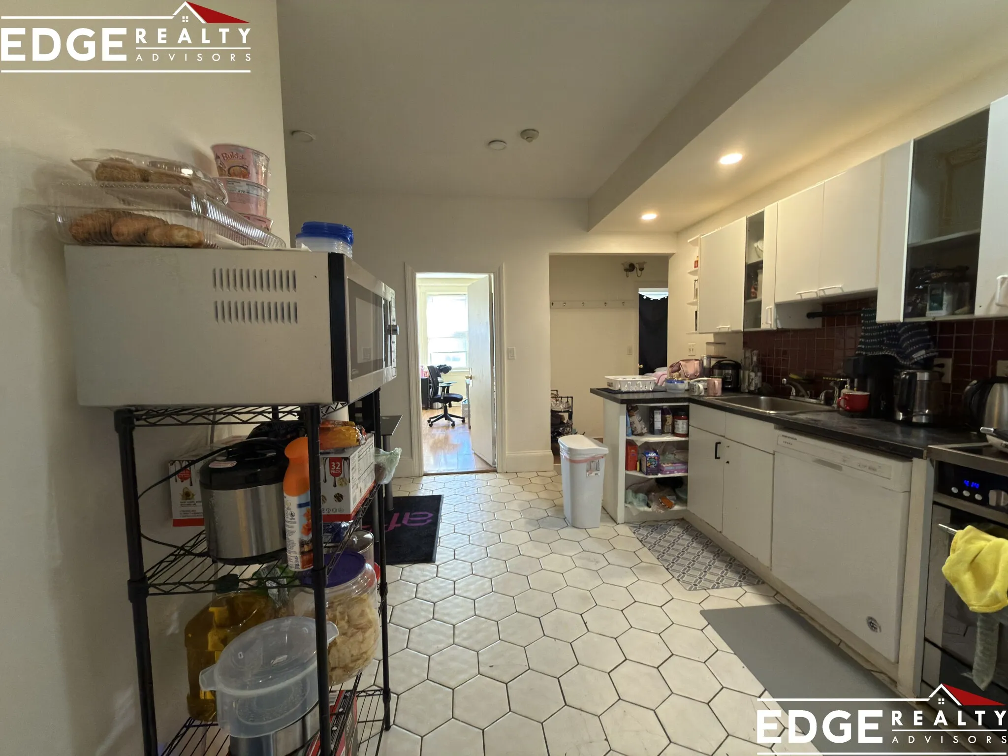 3 bed, 1 bath apartment for rent at 66 Park Vale Ave Unit 9, Brighton — photo 3 of 8