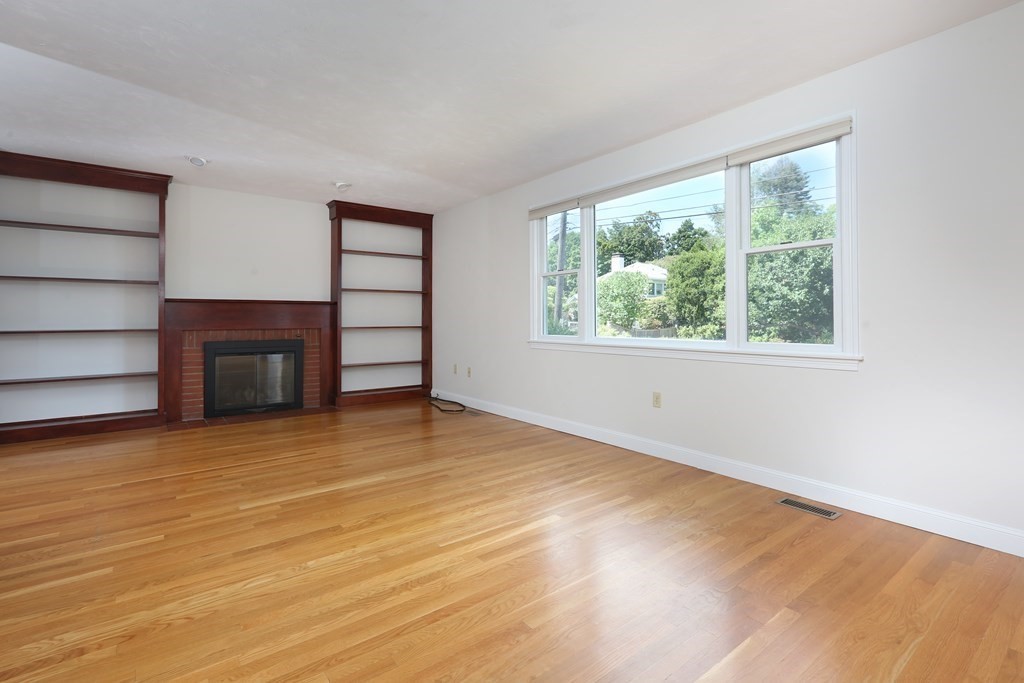 5 bed, 3 bath apartment for rent at 66 Pelham St, Newton Center — photo 3 of 5