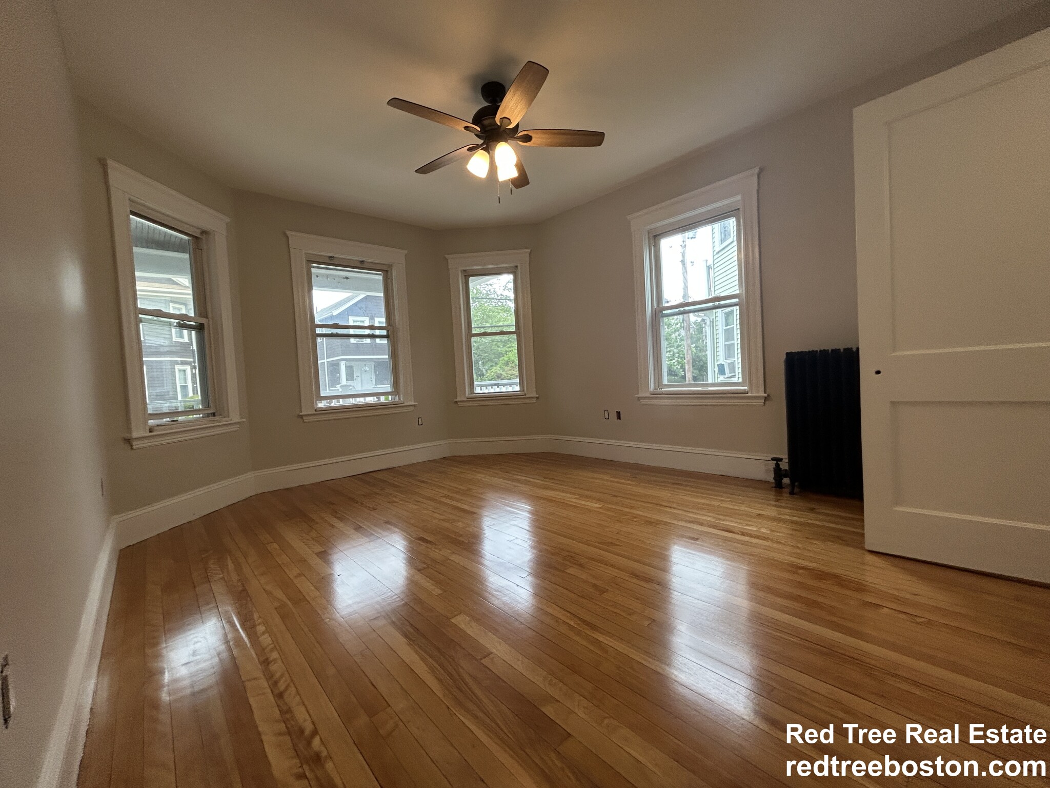 4 bed, 2 bath apartment for rent at 66 Perthshire St Unit 1, Brighton — photo 6 of 18