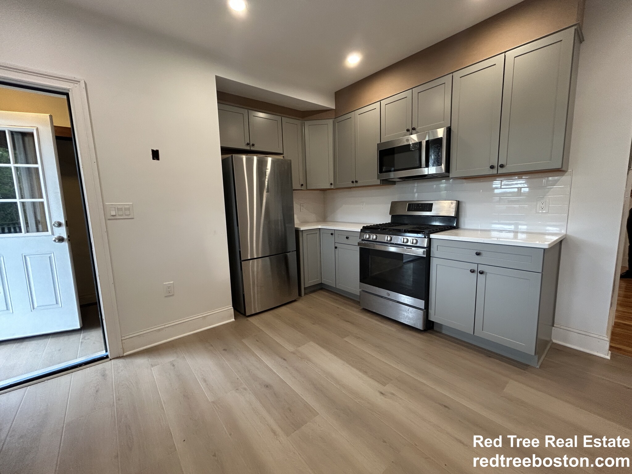 4 bed, 2 bath apartment for rent at 66 Perthshire St Unit 1, Brighton — photo 13 of 18