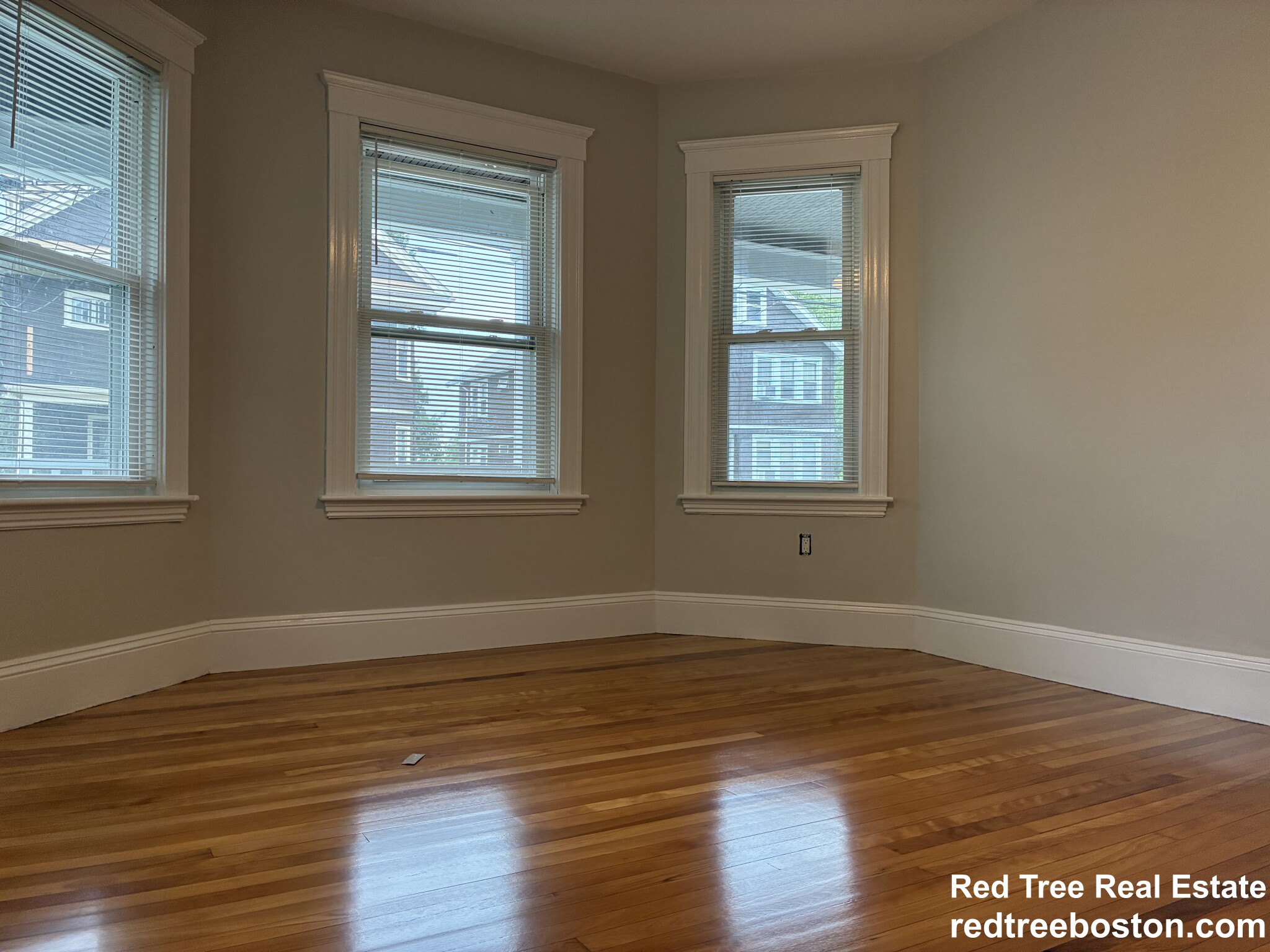 4 bed, 2 bath apartment for rent at 66 Perthshire St Unit 1, Brighton — photo 2 of 18